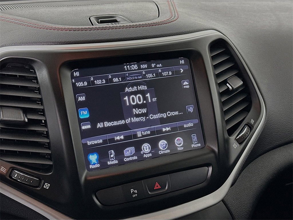 Used 2018 Jeep Cherokee Trailhawk w/ Quick Order Package 27L image 16