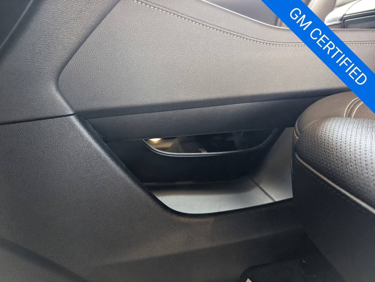 Used 2025 Chevrolet Traverse LT image 27