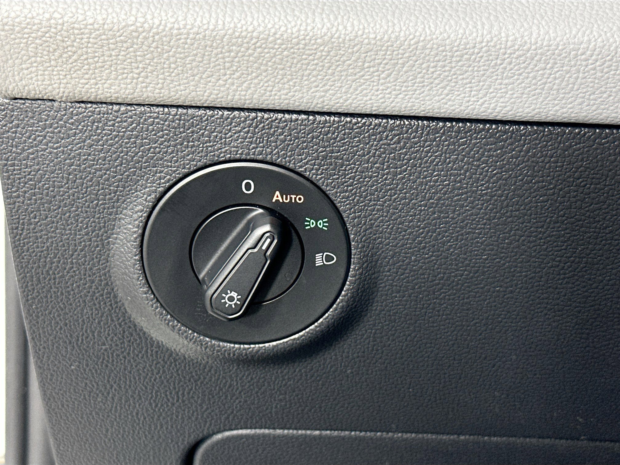 Used 2023 Volkswagen Taos SE image 10