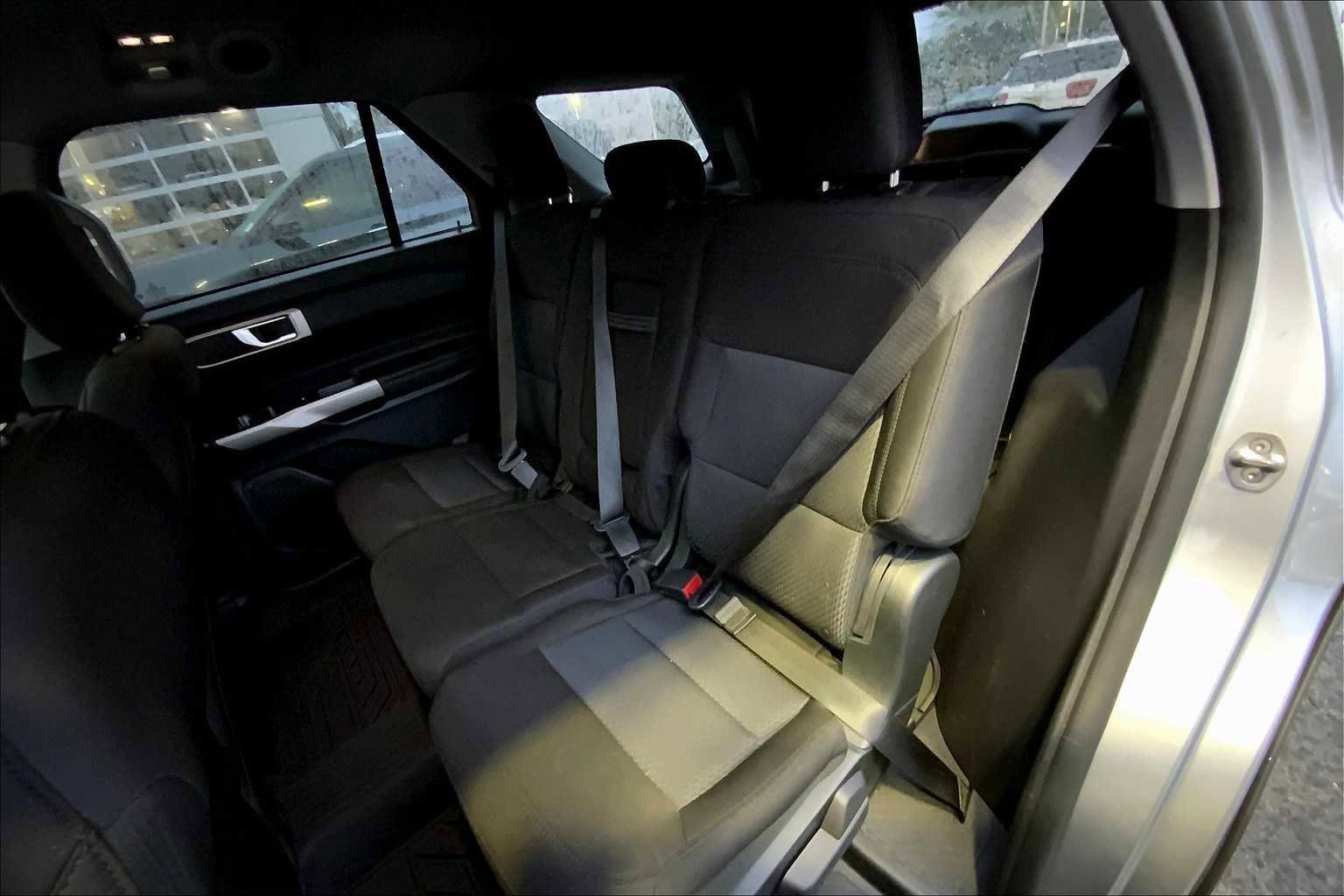 Used 2022 Ford Explorer XLT image 37