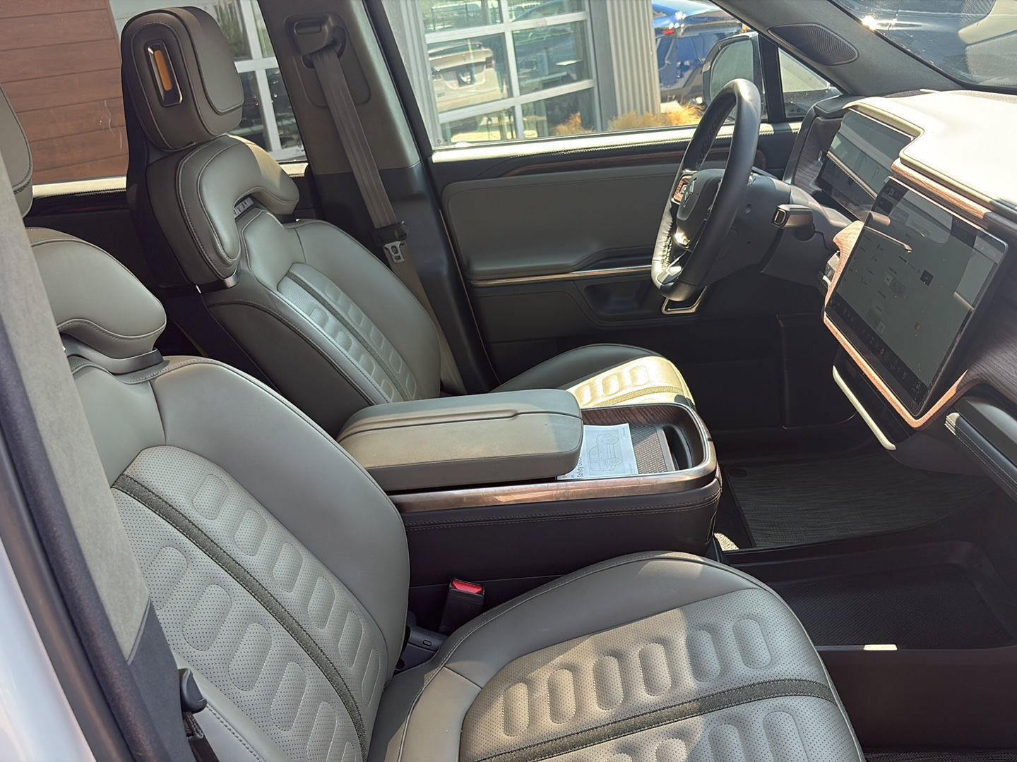 Used 2024 Rivian R1S Adventure AWD/4WD image 12