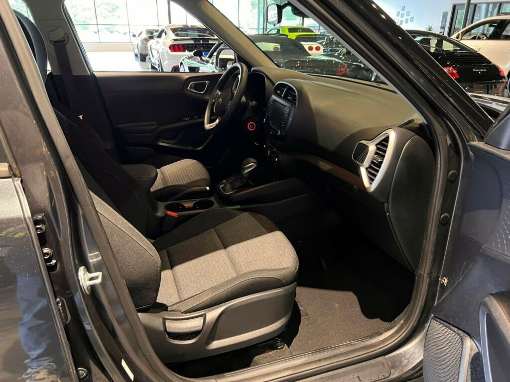 Used 2020 Kia Soul S FWD image 28