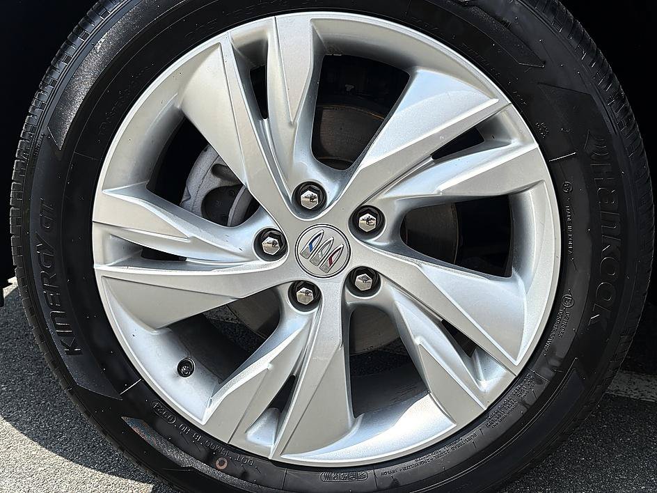 Certified 2024 Buick Encore GX Preferred w/ Comfort Package FWD image 11
