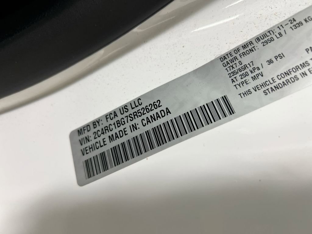 Used 2025 Chrysler Pacifica Select image 28