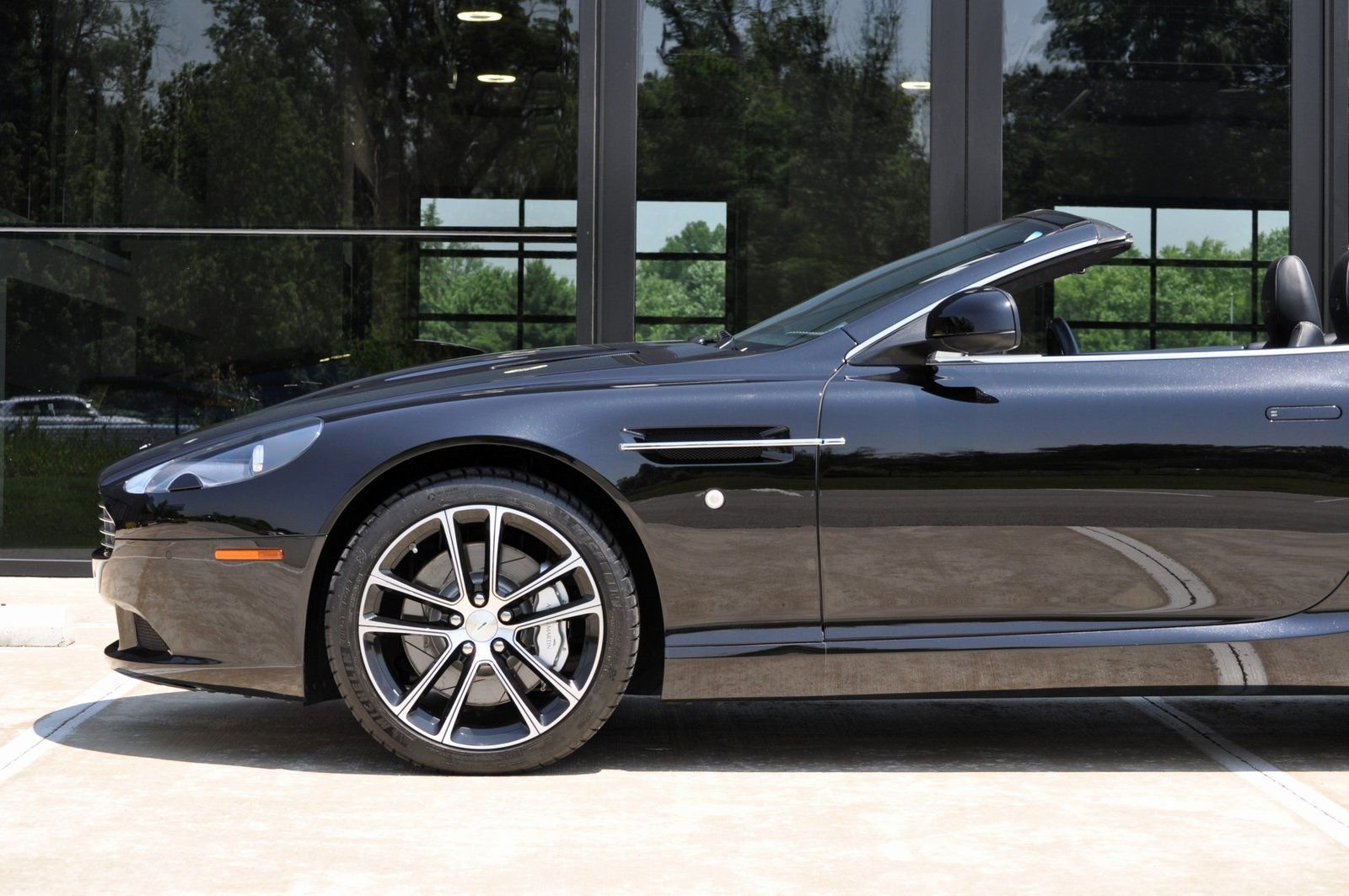 Used 2012 Aston Martin DB9 Volante image 10