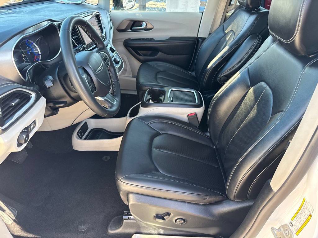 Used 2024 Chrysler Pacifica Limited FWD image 25