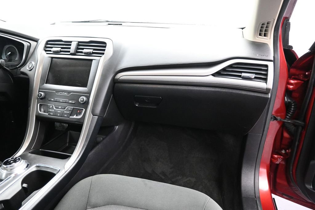 Used 2019 Ford Fusion SE FWD image 18