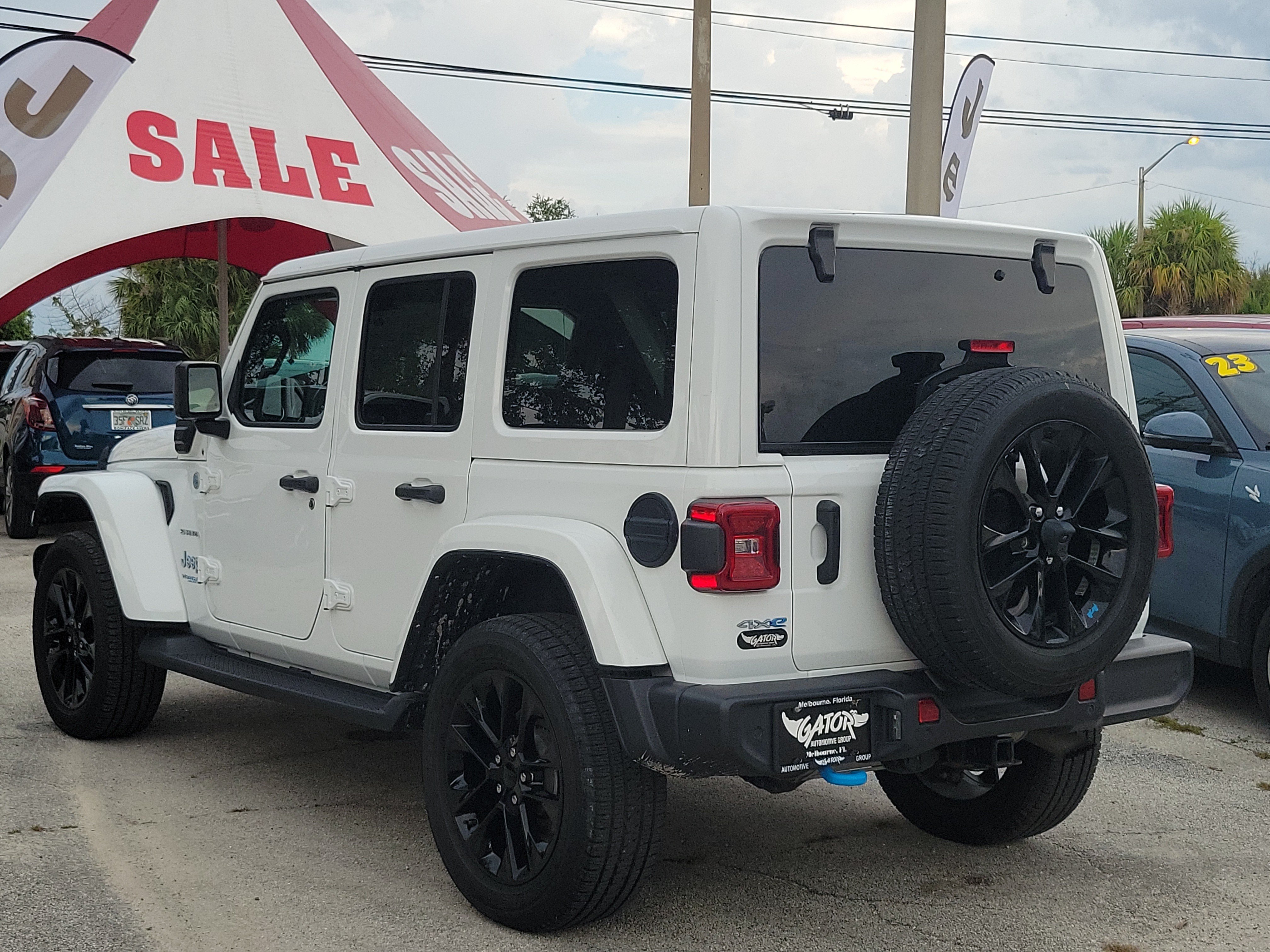 Used 2022 Jeep Wrangler Unlimited Sahara w/ Safety Group AWD/4WD image 3