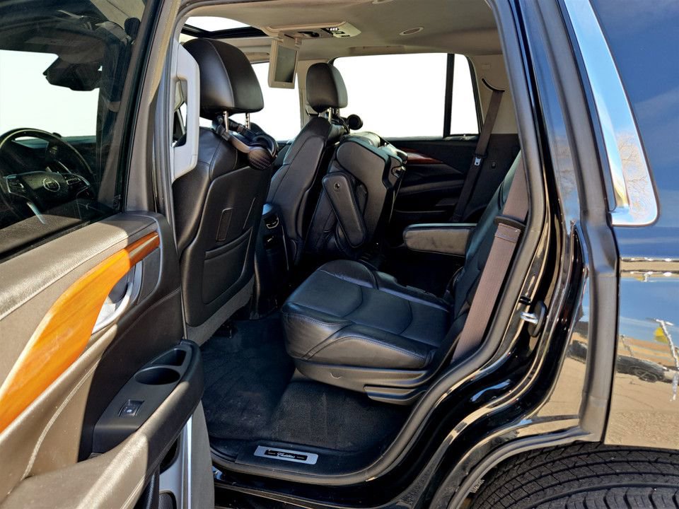 Used 2015 Cadillac Escalade Premium image 28