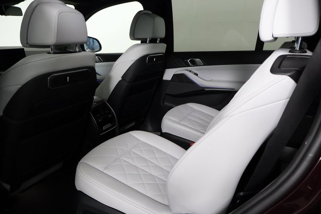 Used 2024 BMW X7 xDrive40i w/ Executive Package AWD/4WD image 11