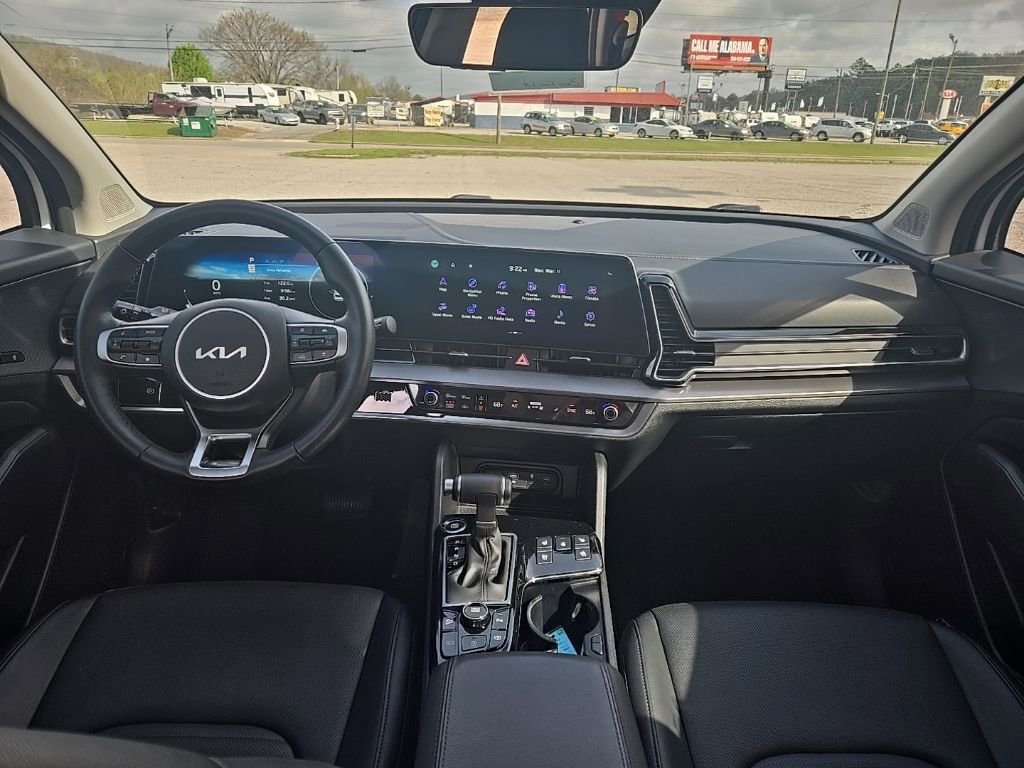 Used 2025 Kia Sportage SX image 3