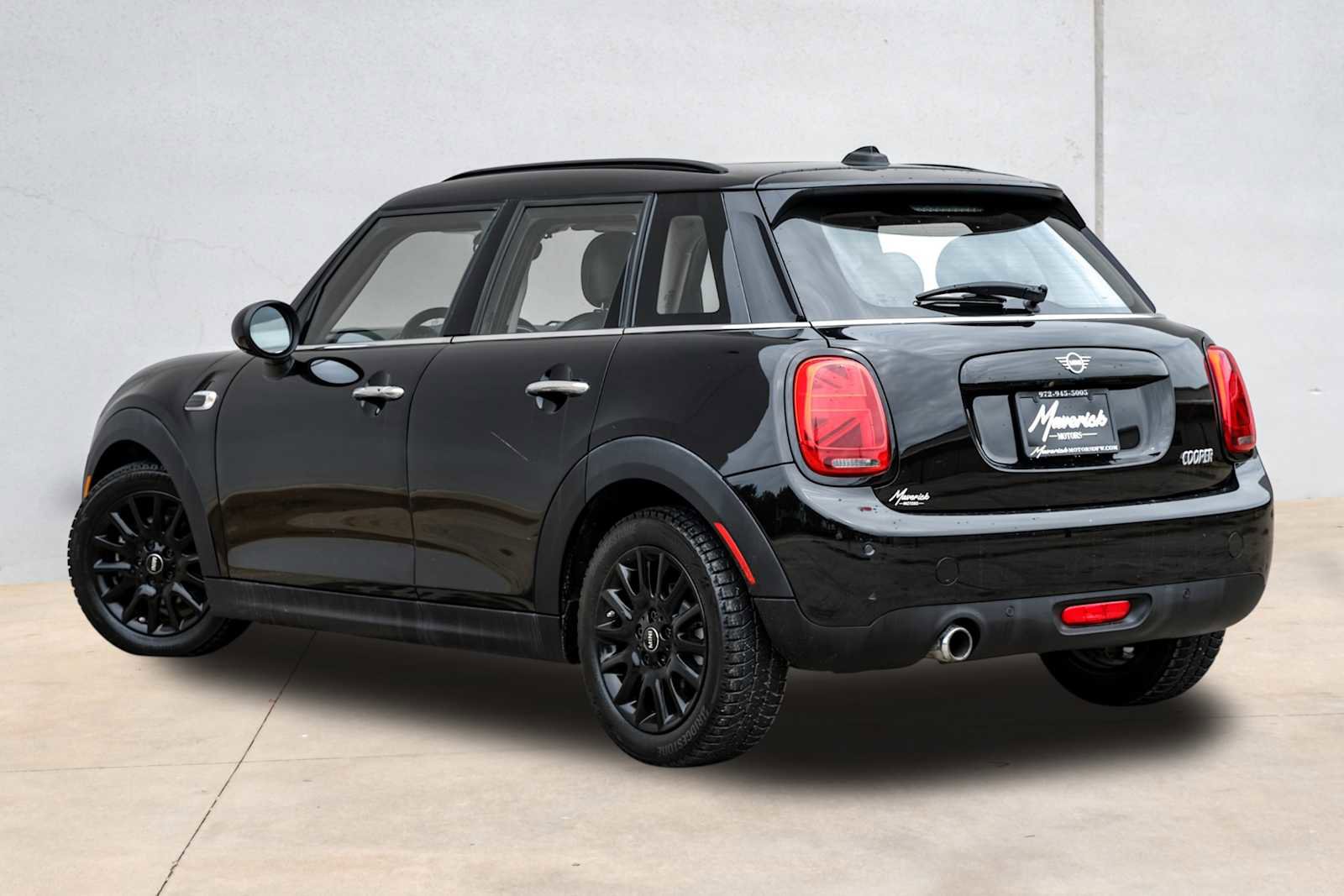 Used 2019 MINI Cooper 4-Door Hardtop image 11