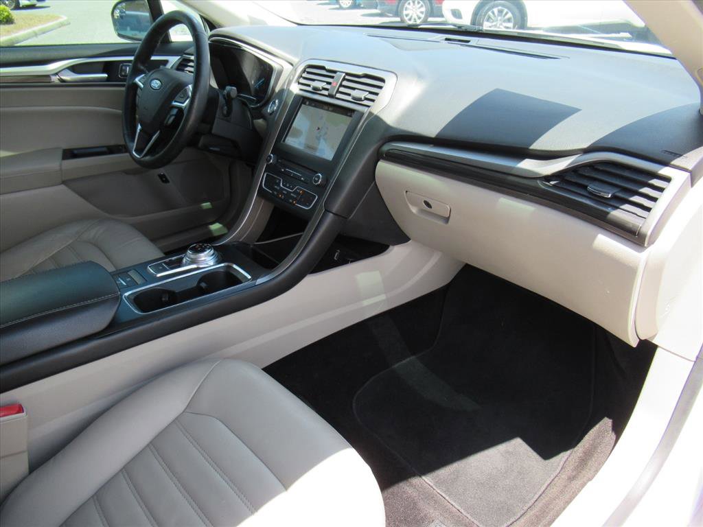 Used 2018 Ford Fusion SE w/ Equipment Group 602A FWD image 10