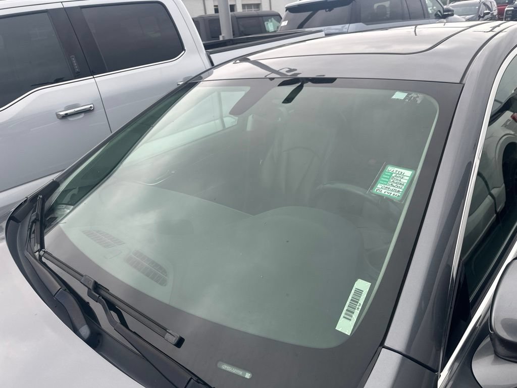 Used 2018 Buick LaCrosse Essence w/ Sun and Shade Package FWD image 4