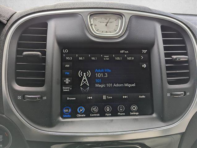 Used 2022 Chrysler 300 Touring L w/ Comfort Group image 17