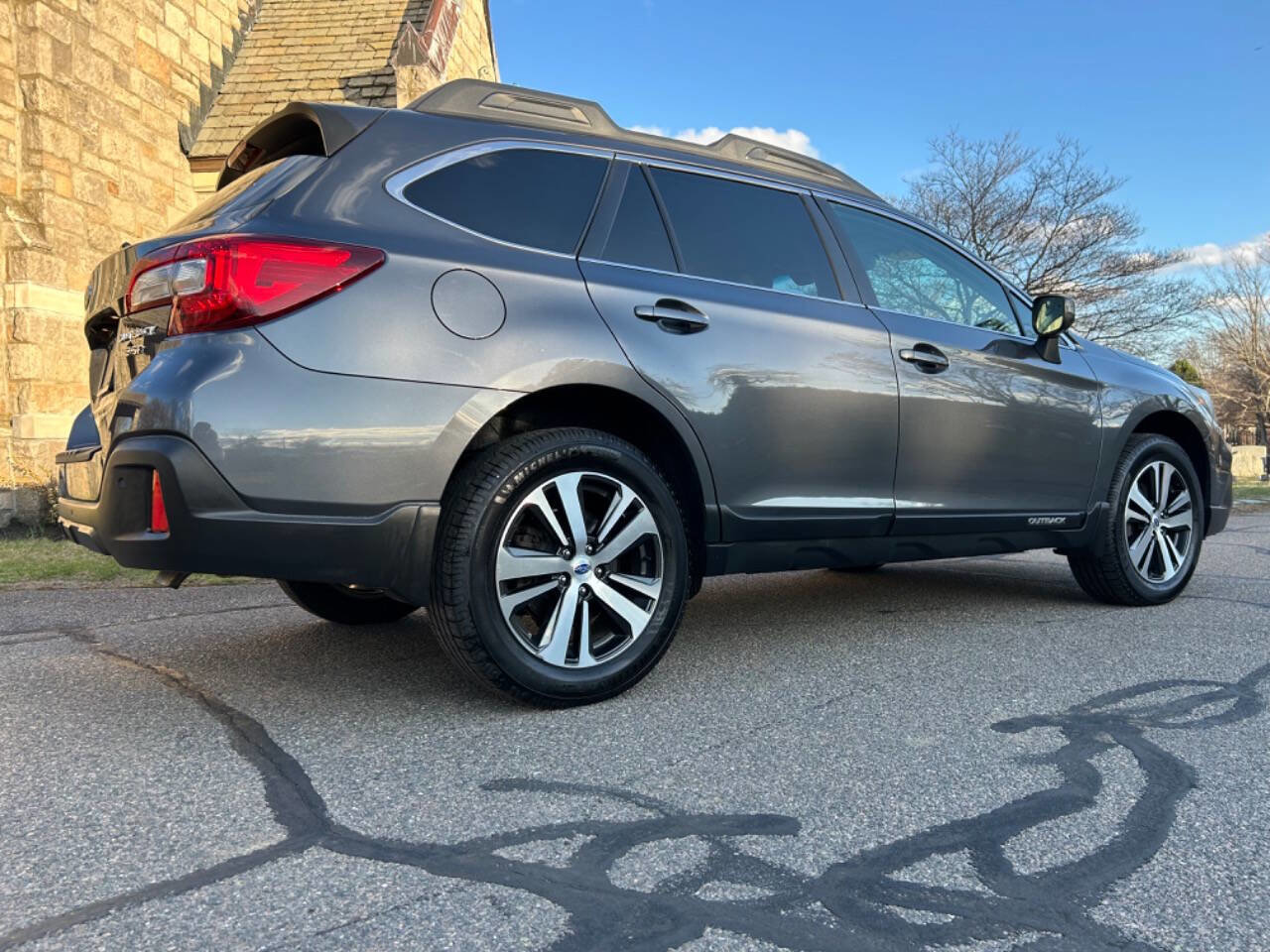 Used 2018 Subaru Outback 3.6R Limited image 4