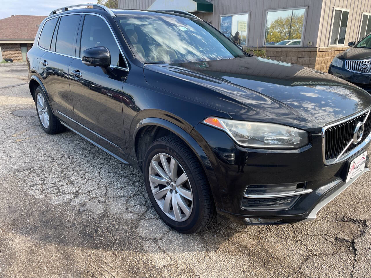 Used 2016 Volvo XC90 T6 Momentum image 2