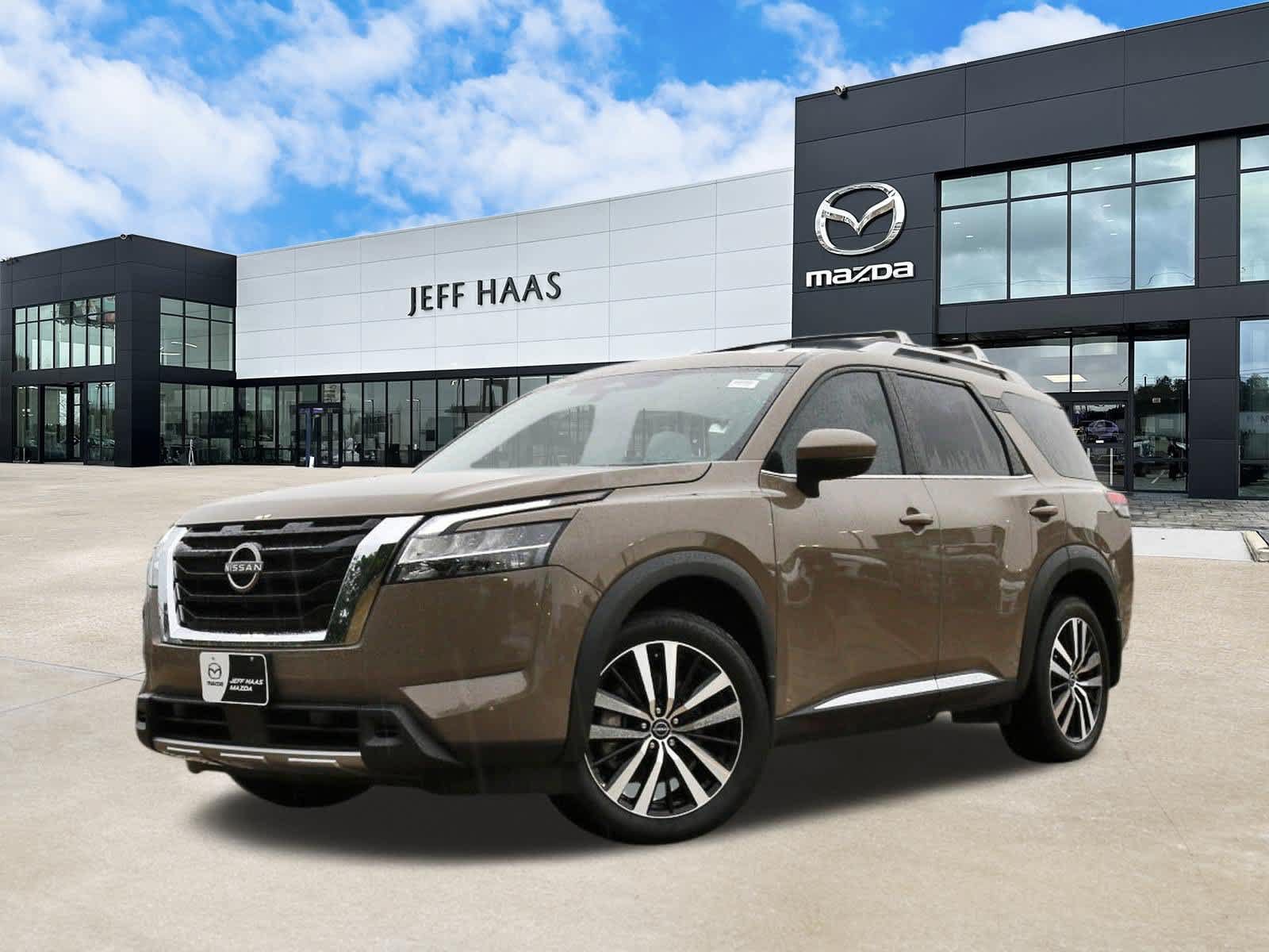 Used 2024 Nissan Pathfinder Platinum FWD image 1