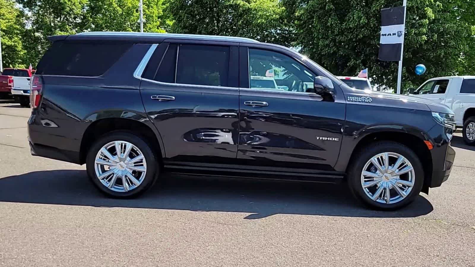 Used 2024 Chevrolet Tahoe High Country w/ Premium Package AWD/4WD image 9