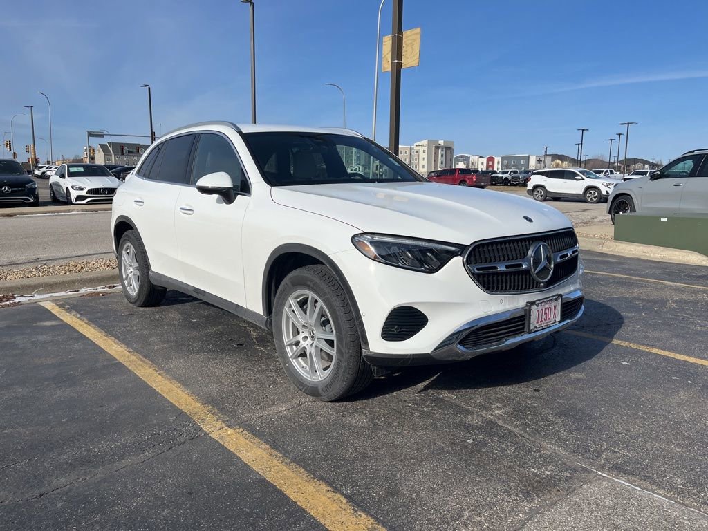 Used 2026 Mercedes-Benz GLC 300 4MATIC image 2