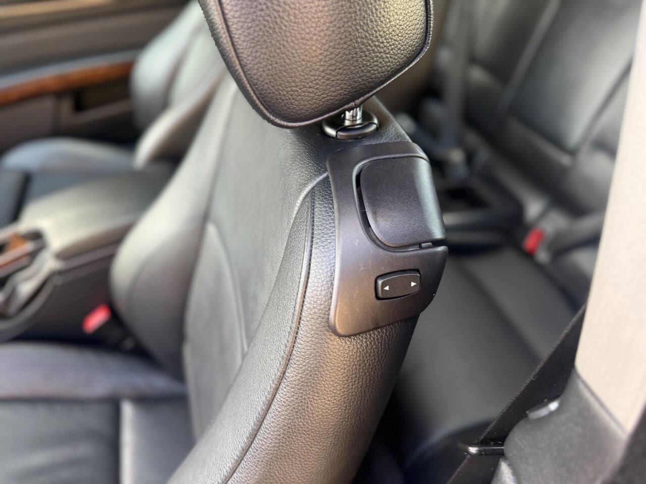 Used 2010 BMW 335i xDrive Coupe image 33