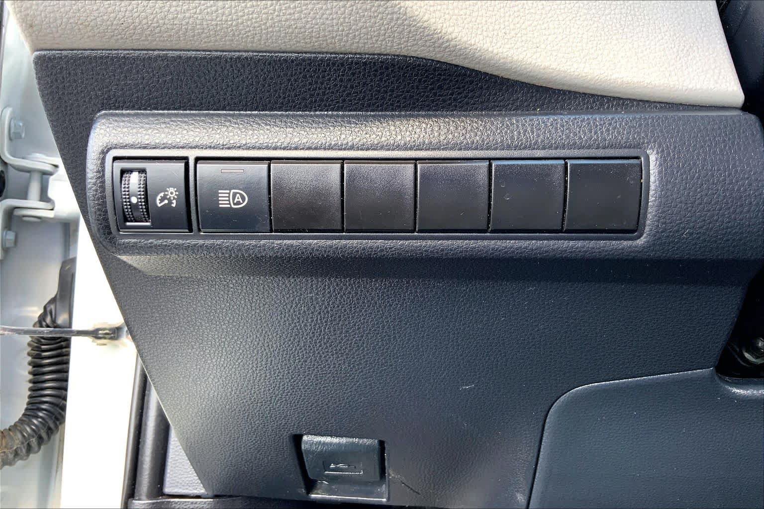 Used 2021 Toyota Corolla LE FWD image 33