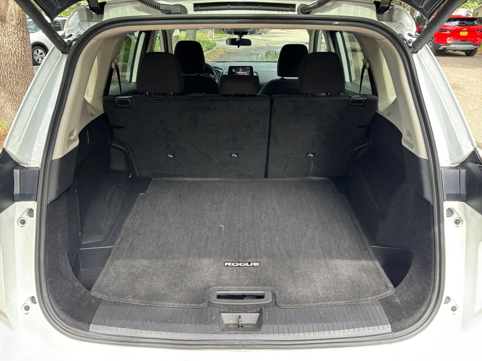 Used 2025 Nissan Rogue SV FWD image 31
