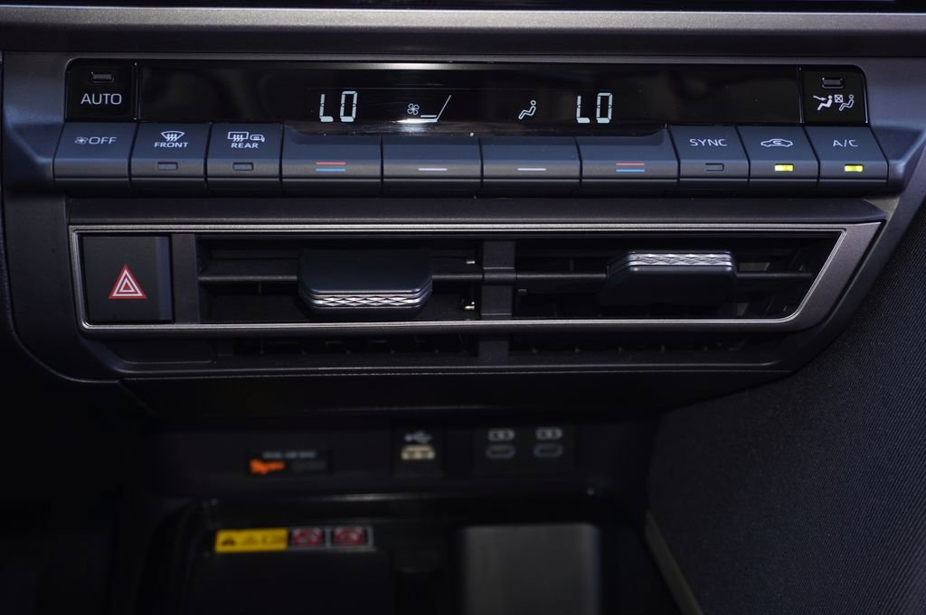 Used 2025 Toyota Camry LE image 16