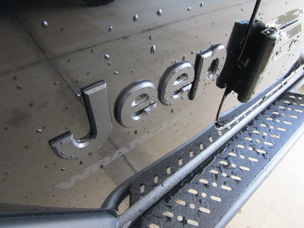 Used 2025 Jeep Wrangler Sport AWD/4WD image 13