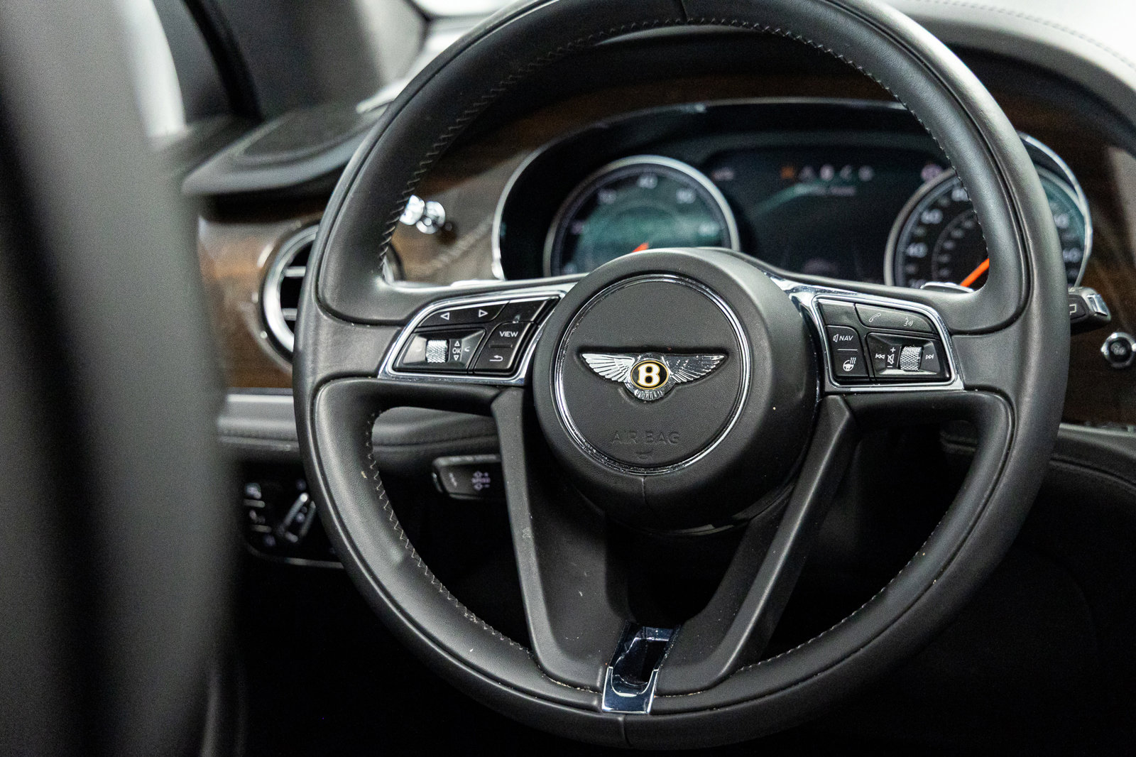 Used 2020 Bentley Bentayga image 38