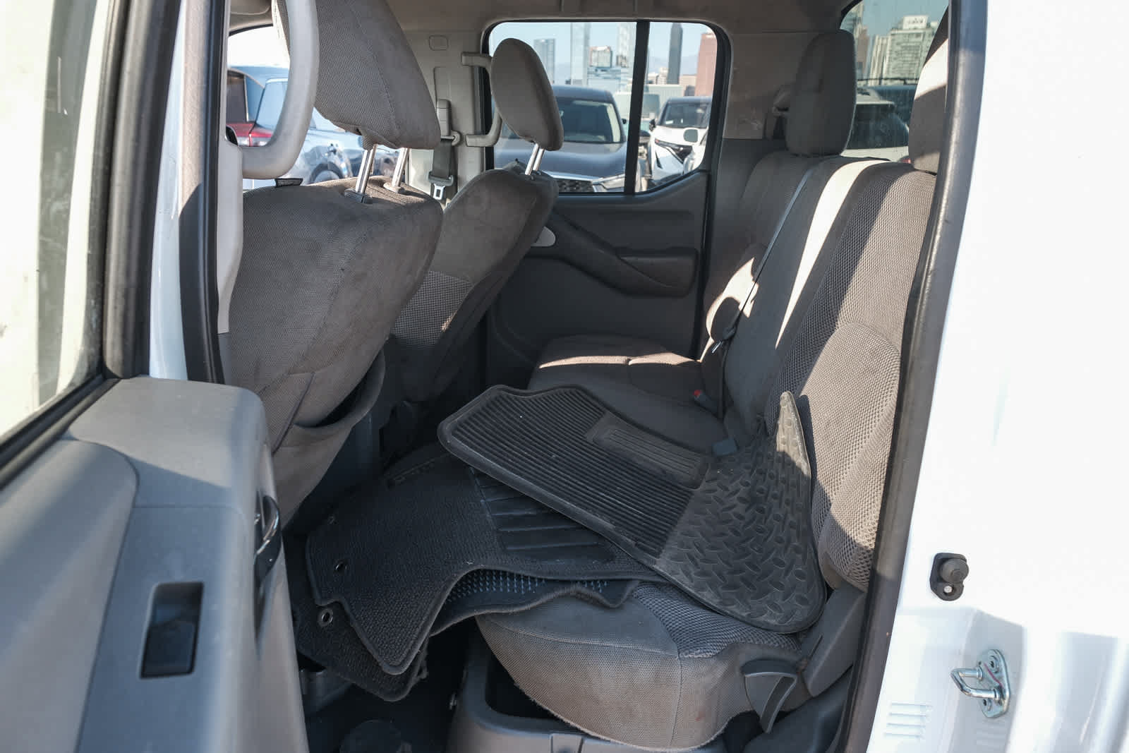 Used 2021 Nissan Frontier SV w/ Midnight Edition Floor Mats RWD image 18