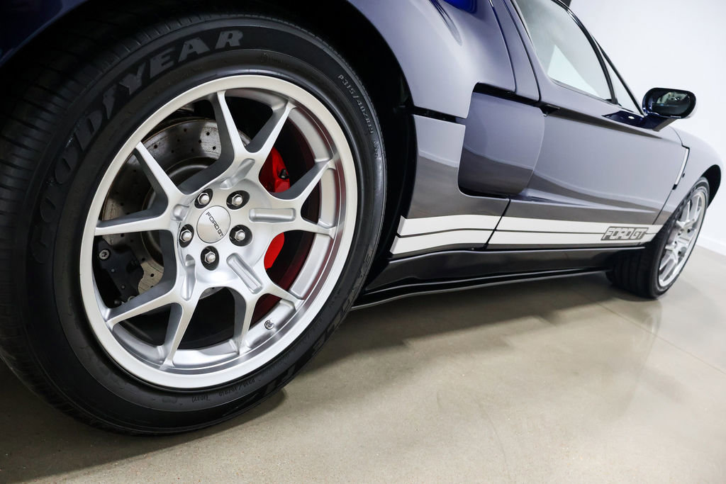 Used 2006 Ford GT RWD image 26