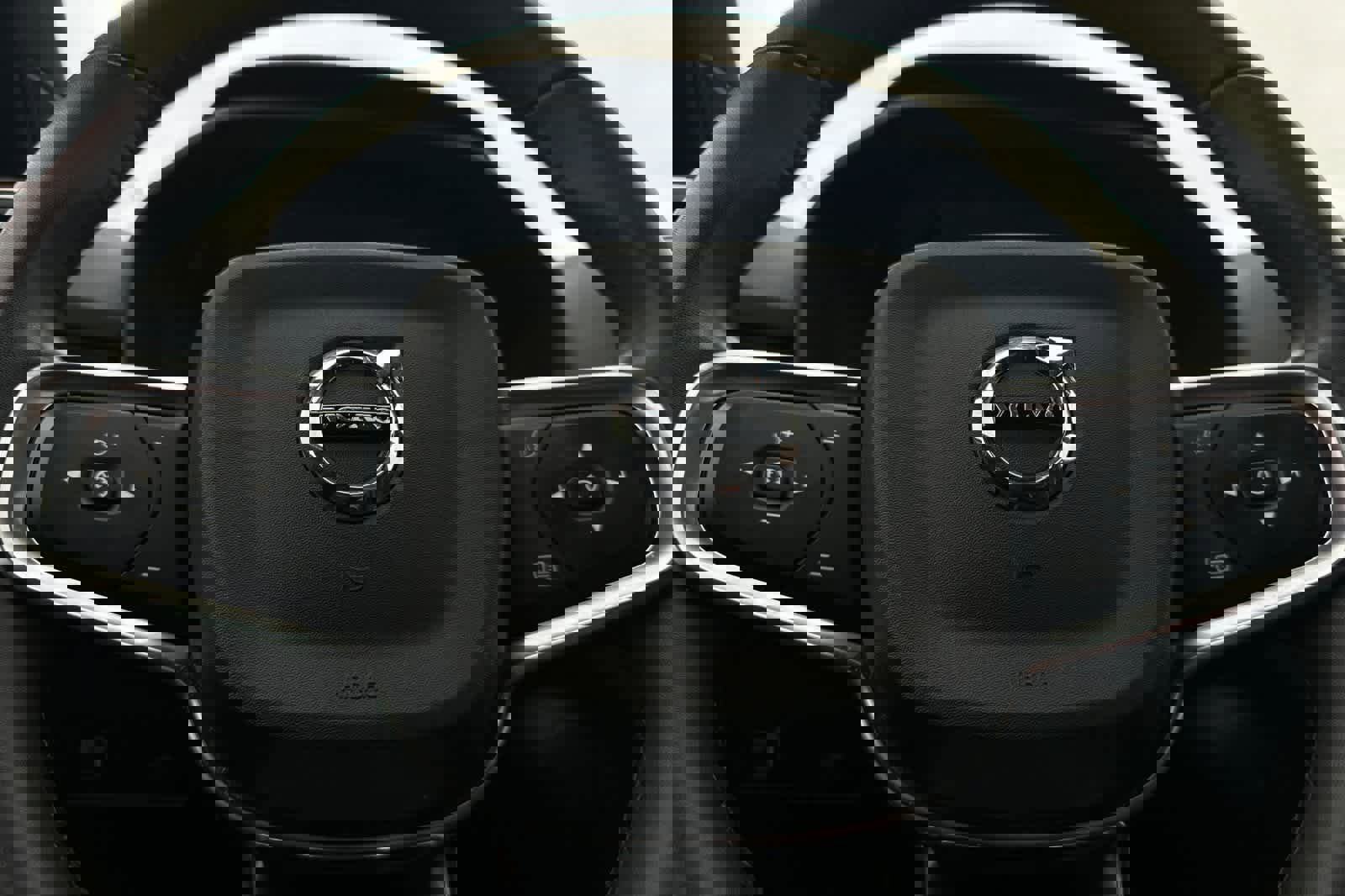 Used 2022 Volvo XC40 P8 Recharge Plus image 26