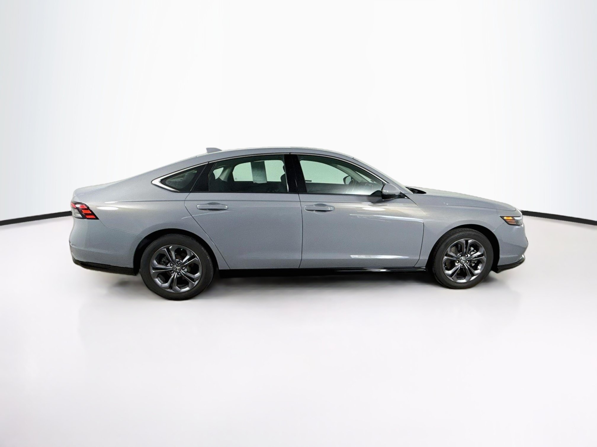 Used 2024 Honda Accord EX-L image 2