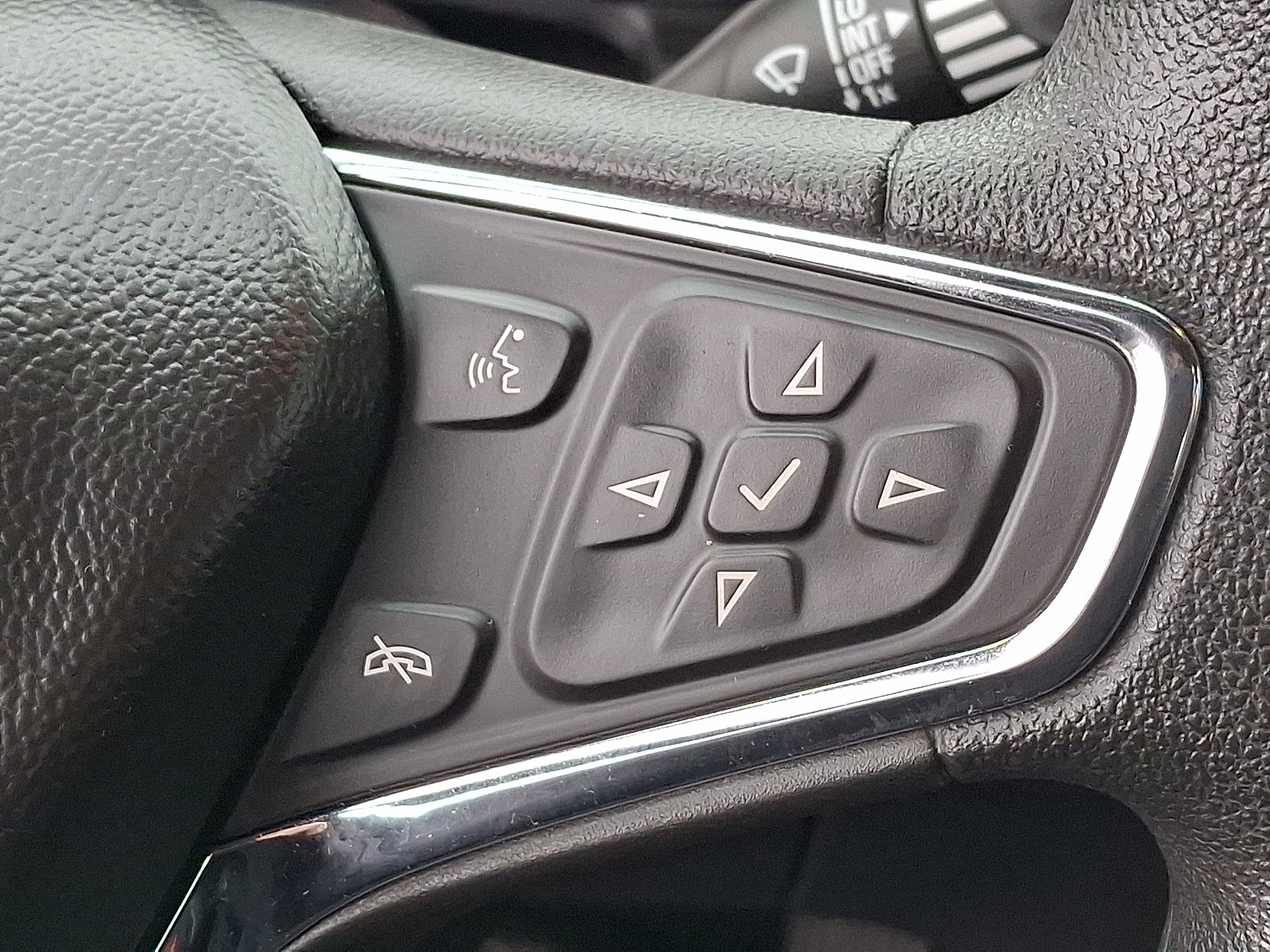 Used 2018 Chevrolet Cruze LT w/ Sun And Sound Package image 22