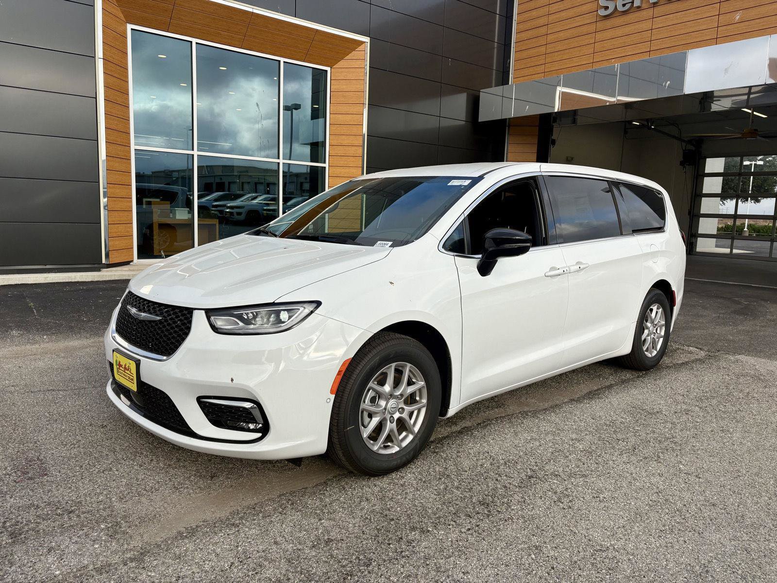 New 2026 Chrysler Pacifica Select