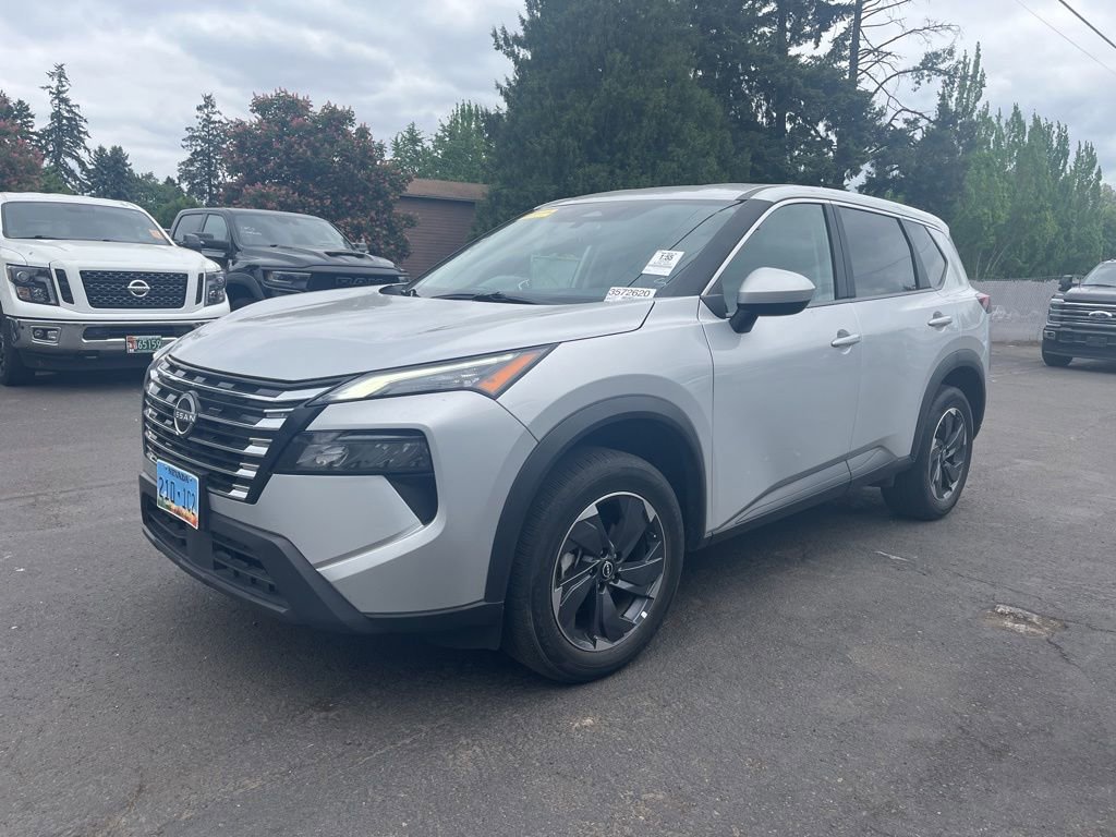 Used 2025 Nissan Rogue SV FWD image 3