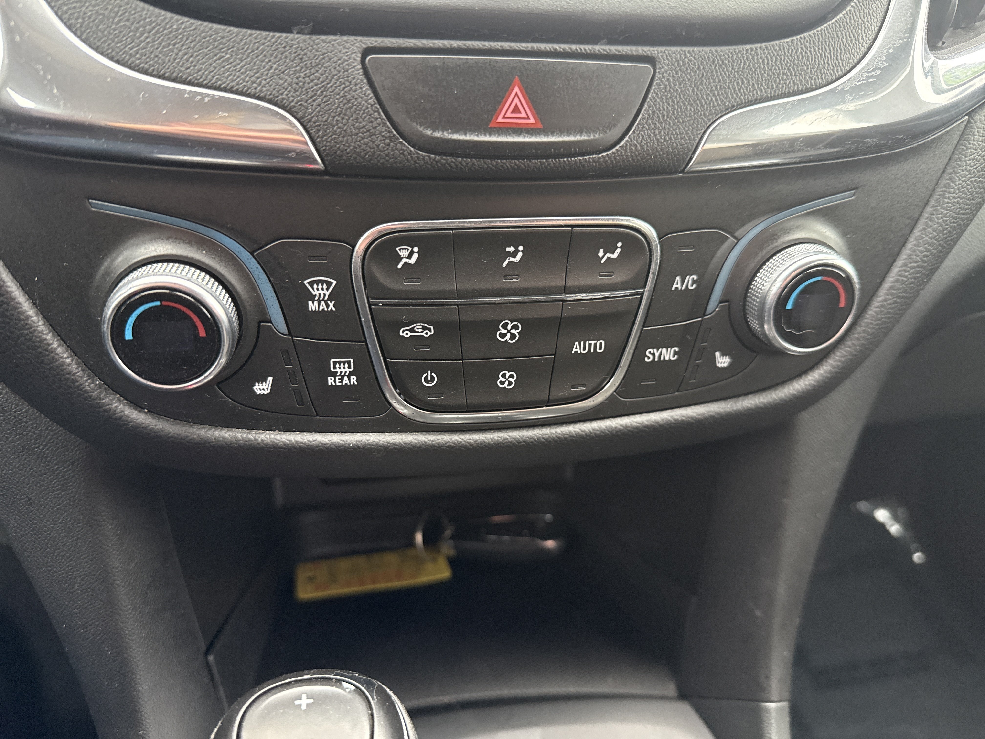 Used 2021 Chevrolet Equinox LT AWD/4WD image 13