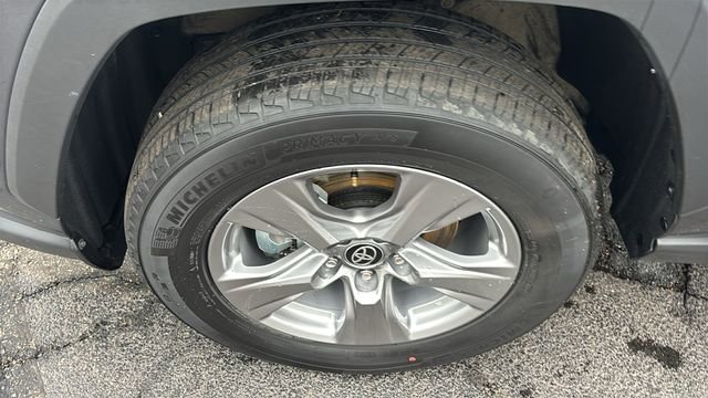 Used 2025 Toyota RAV4 LE AWD/4WD image 35