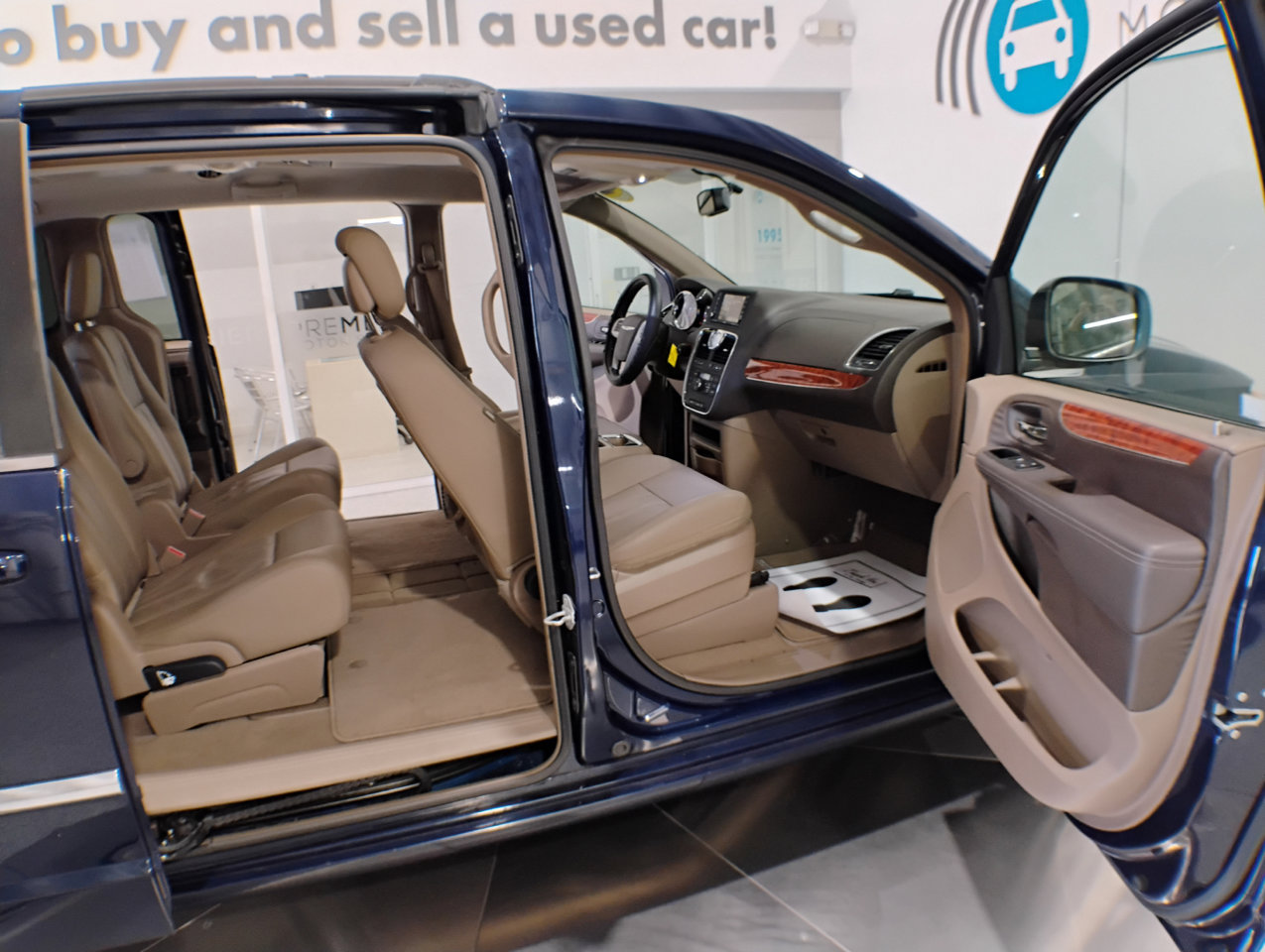 Used 2016 Chrysler Town & Country Touring image 87