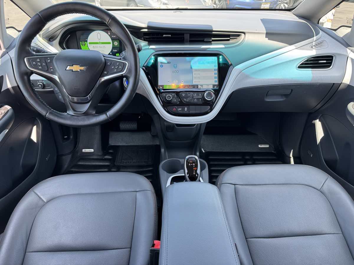 Used 2019 Chevrolet Bolt Premier w/ Infotainment Package FWD image 19