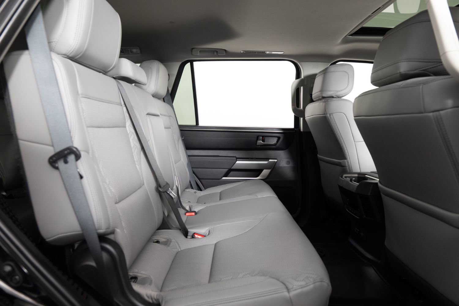 Used 2024 Toyota Sequoia SR5 w/ SR5 Premium Package AWD/4WD image 26
