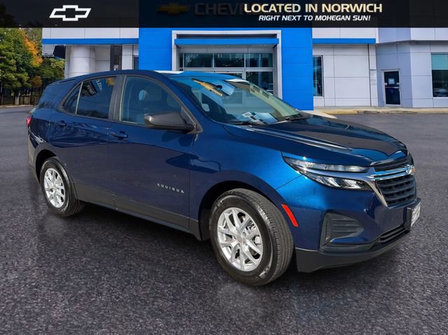 Certified 2022 Chevrolet Equinox LS w/ LS Convenience Package FWD image 3