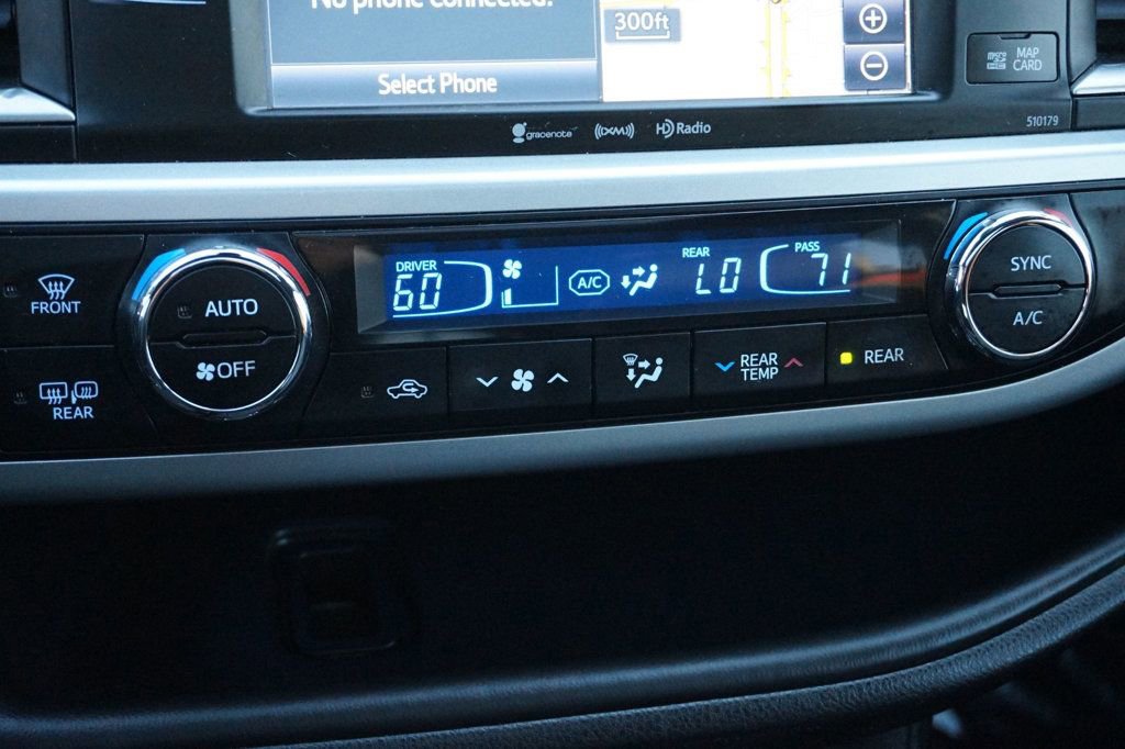 Used 2017 Toyota Highlander SE FWD image 38