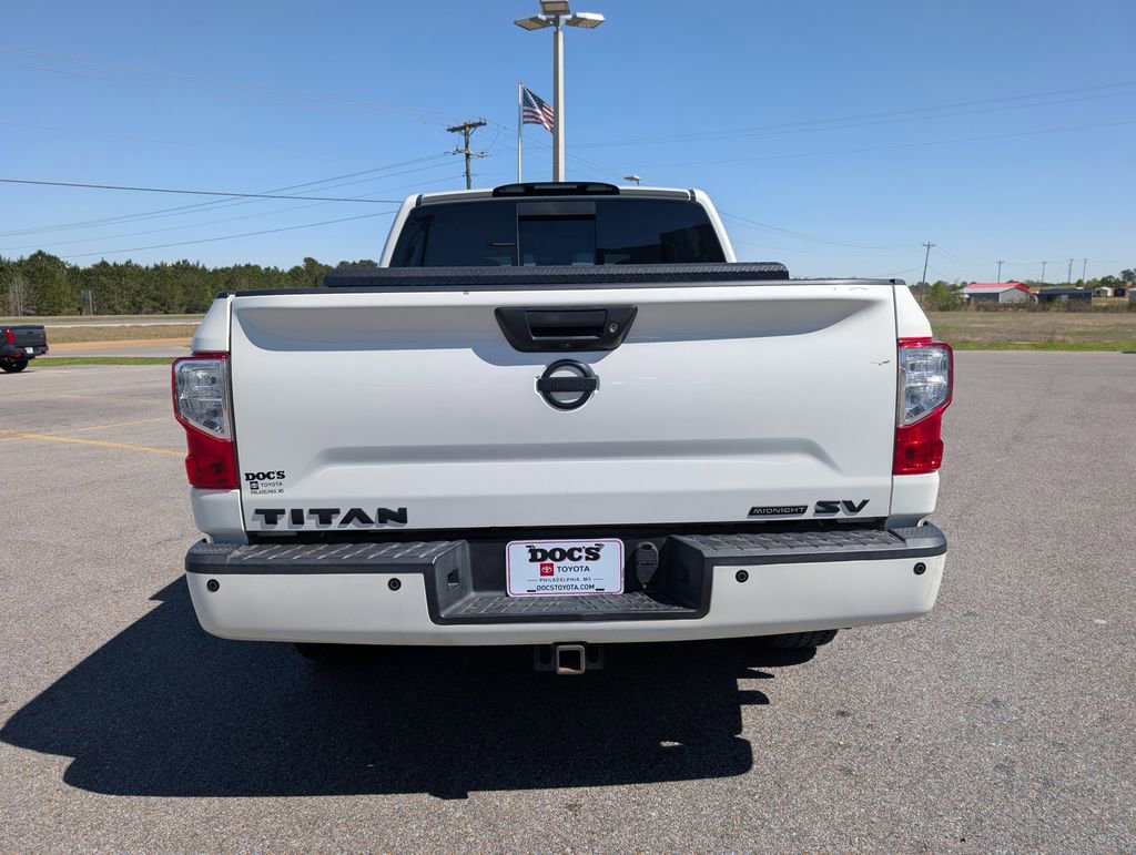 Used 2018 Nissan Titan SV w/ SV Convenience Package image 4