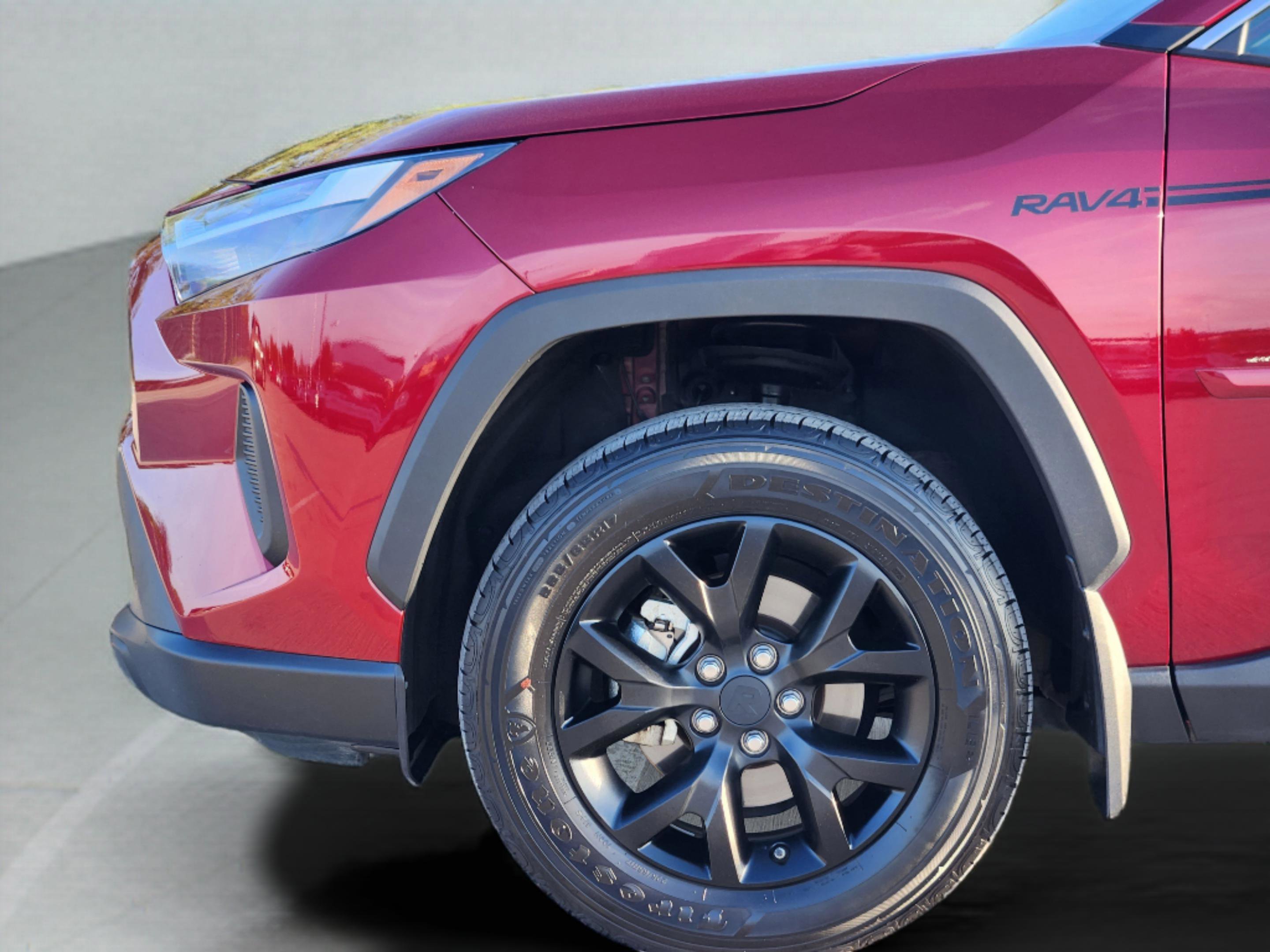 Used 2025 Toyota RAV4 LE image 29