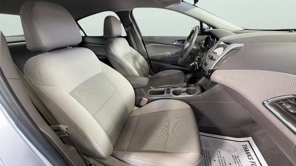 Used 2017 Chevrolet Cruze LS FWD image 31