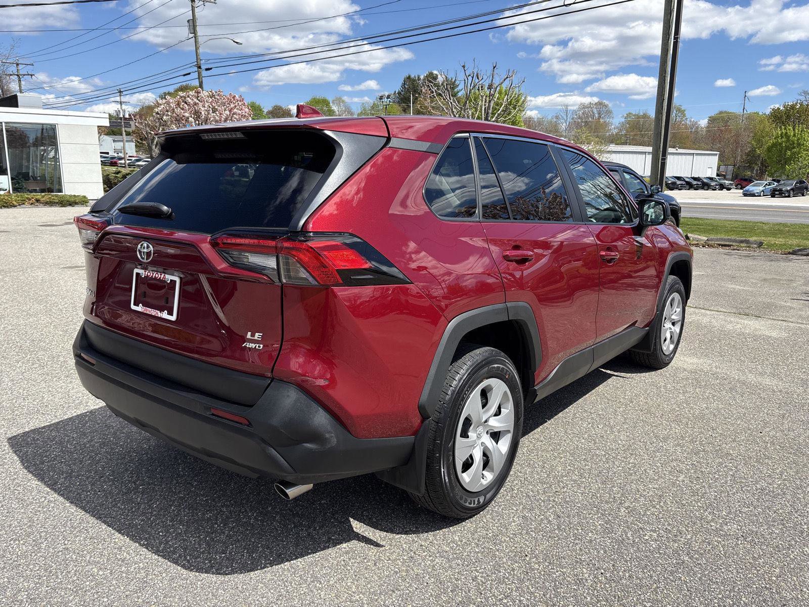 Used 2023 Toyota RAV4 LE AWD/4WD image 7