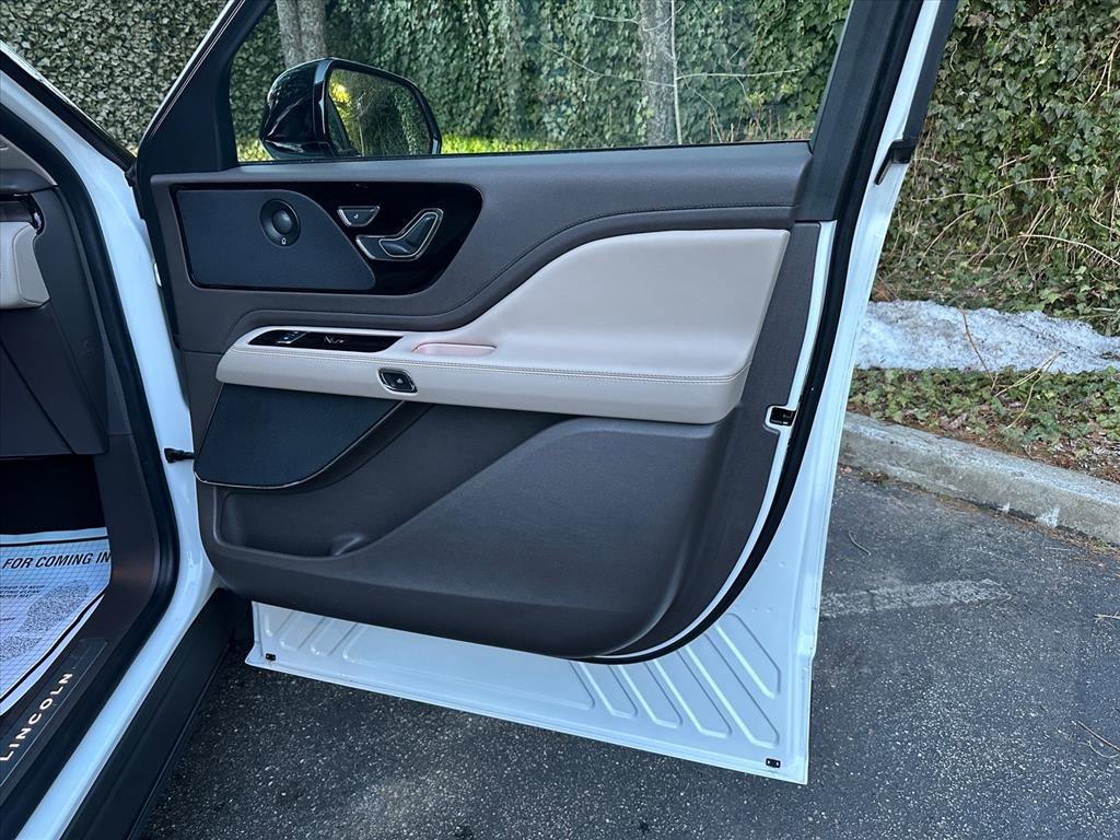 Used 2022 Lincoln Aviator Reserve w/ Elements Package Plus image 20