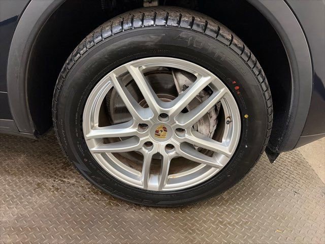 Used 2016 Porsche Cayenne w/ Premium Package image 37